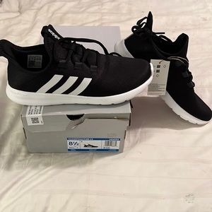 Womens adidas cloud foam sneakers 👟